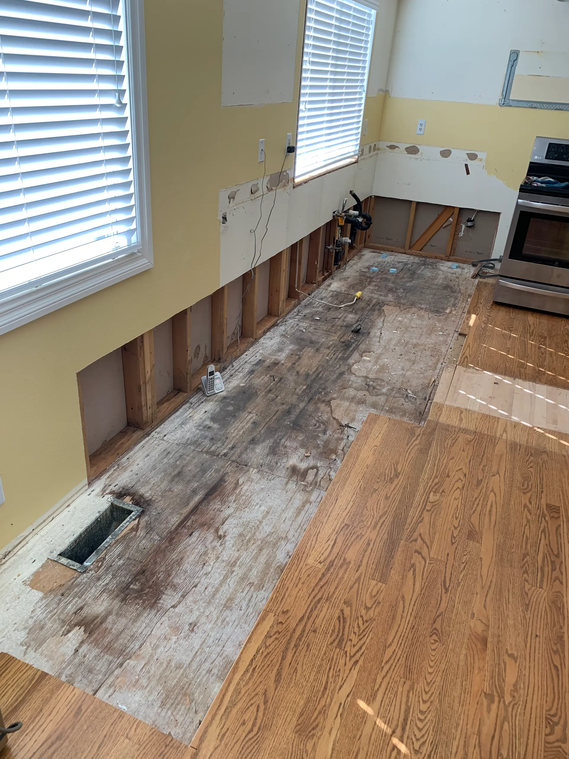 Water damage mitigation and reconstruction interior in Snohomish County WA